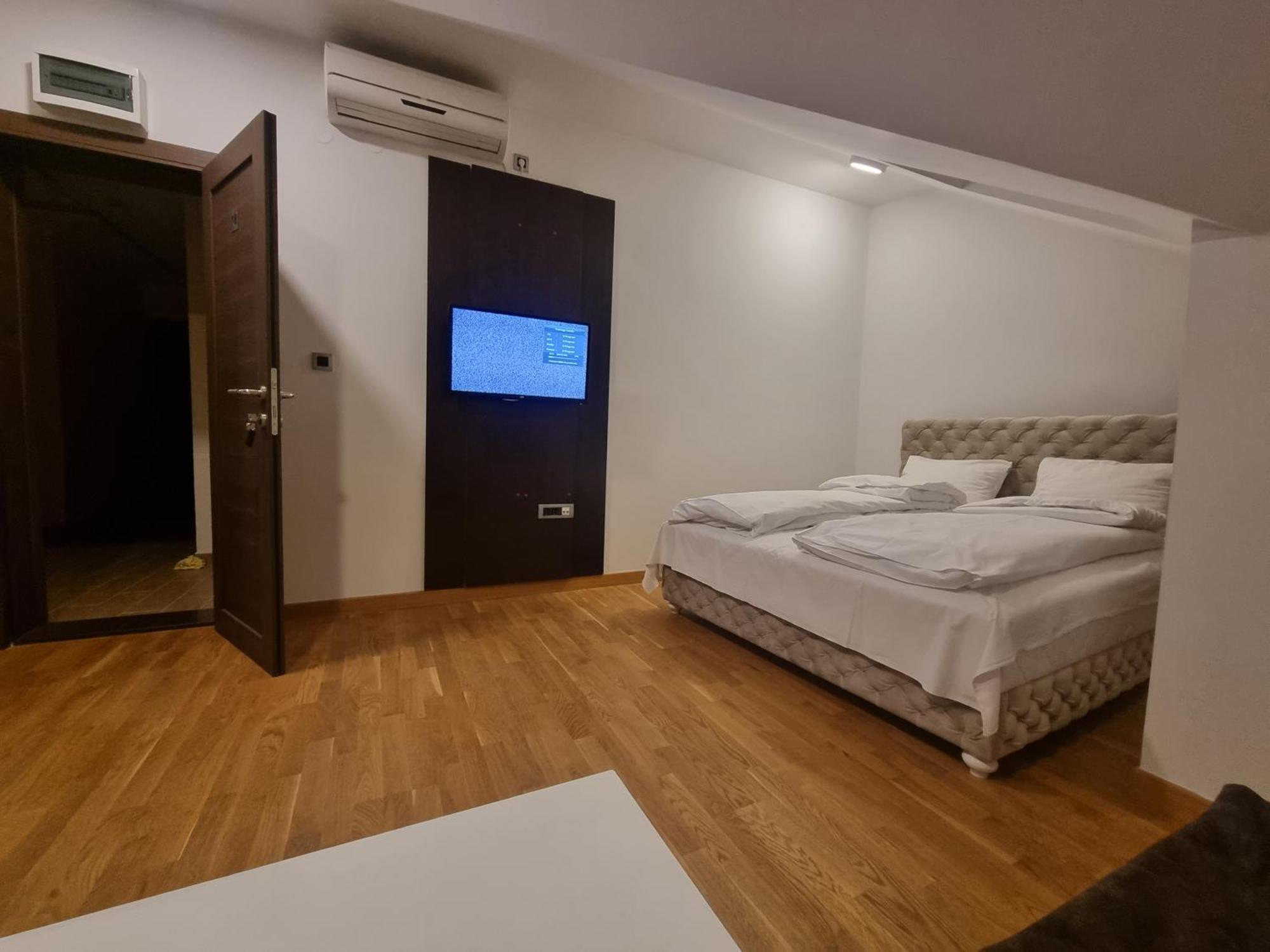 Gosnje Apartment Novi Sad Bagian luar foto